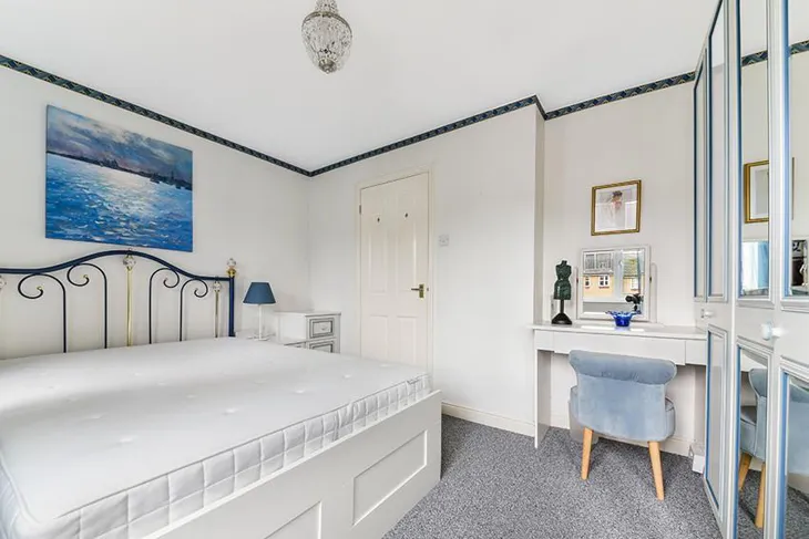 Flat Ferguson Close in Greater London