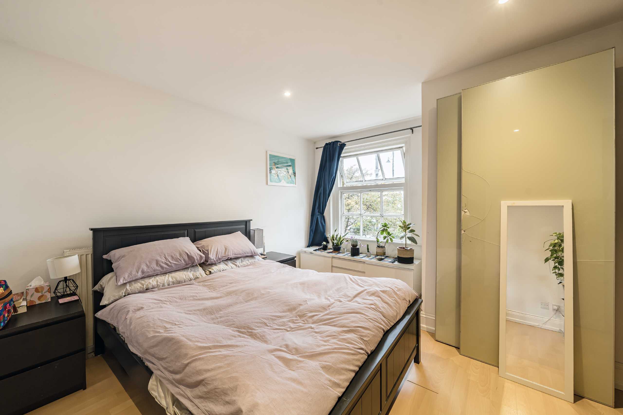 Flat Belvedere Place in Greater London
