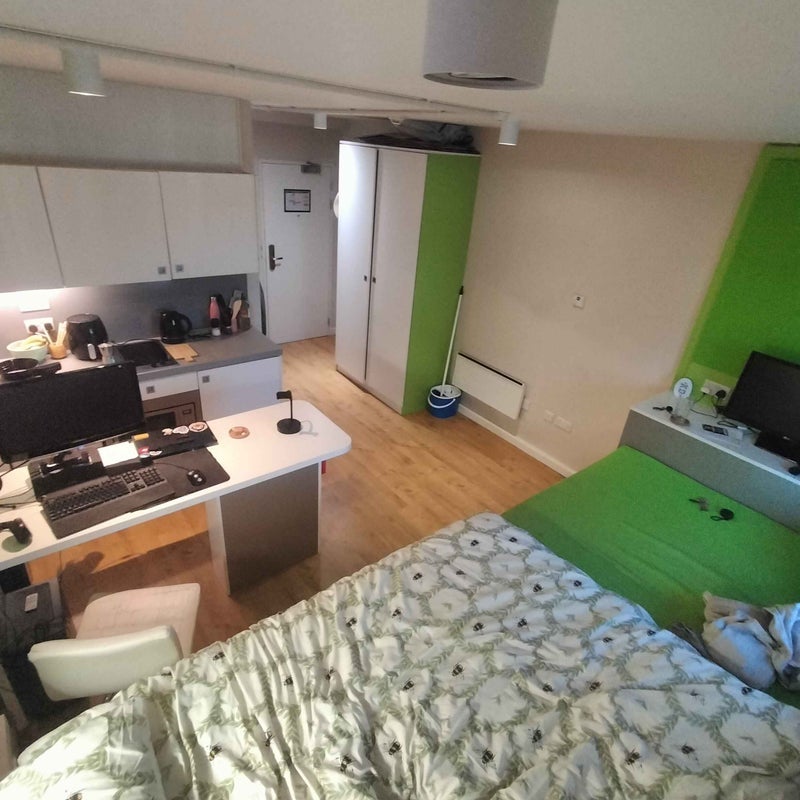 Room Windsor Road in Cardiff