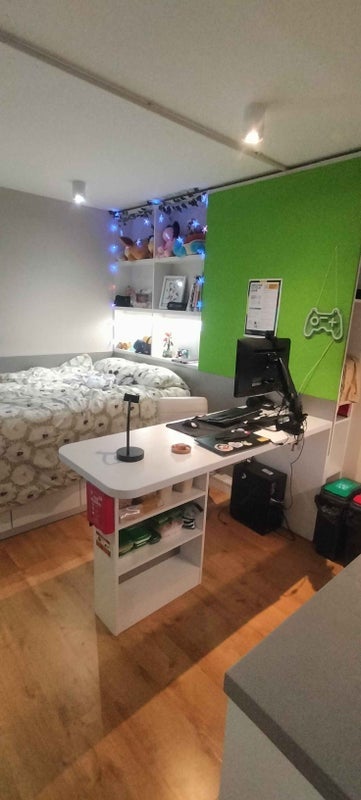 Room Windsor Road in Cardiff
