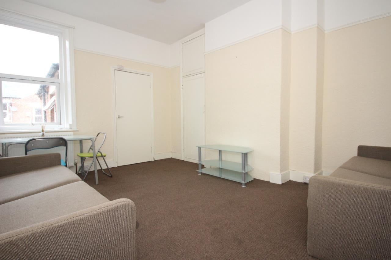 Flat Coniston Avenue in Newcastle upon Tyne