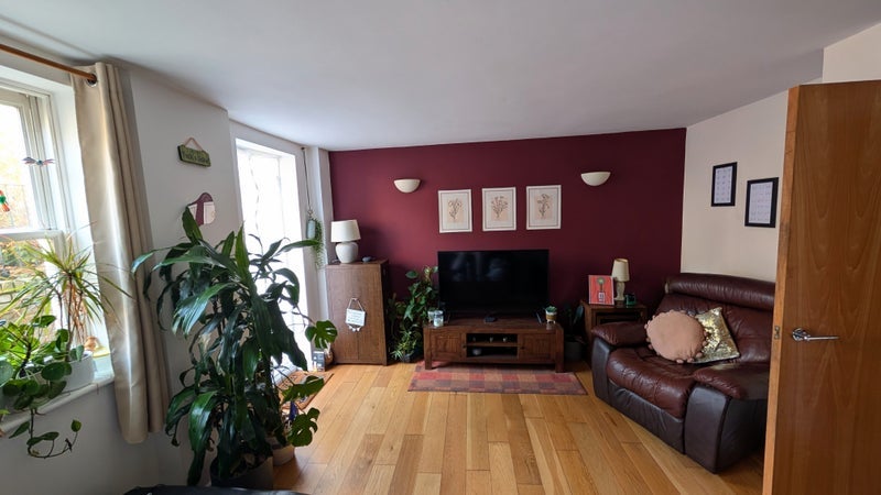 Room Grove Road in Greater London