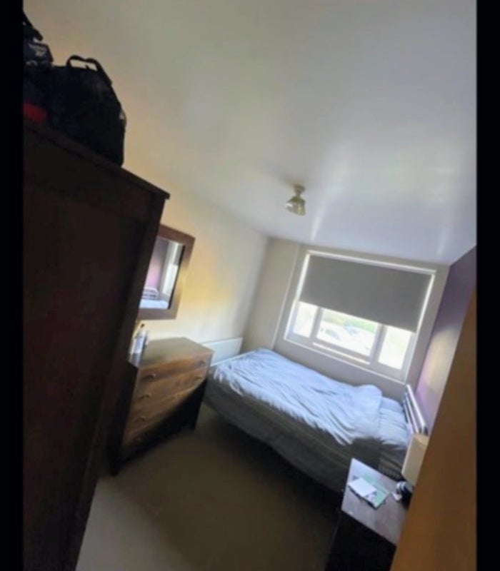 Room Grove Road in Greater London