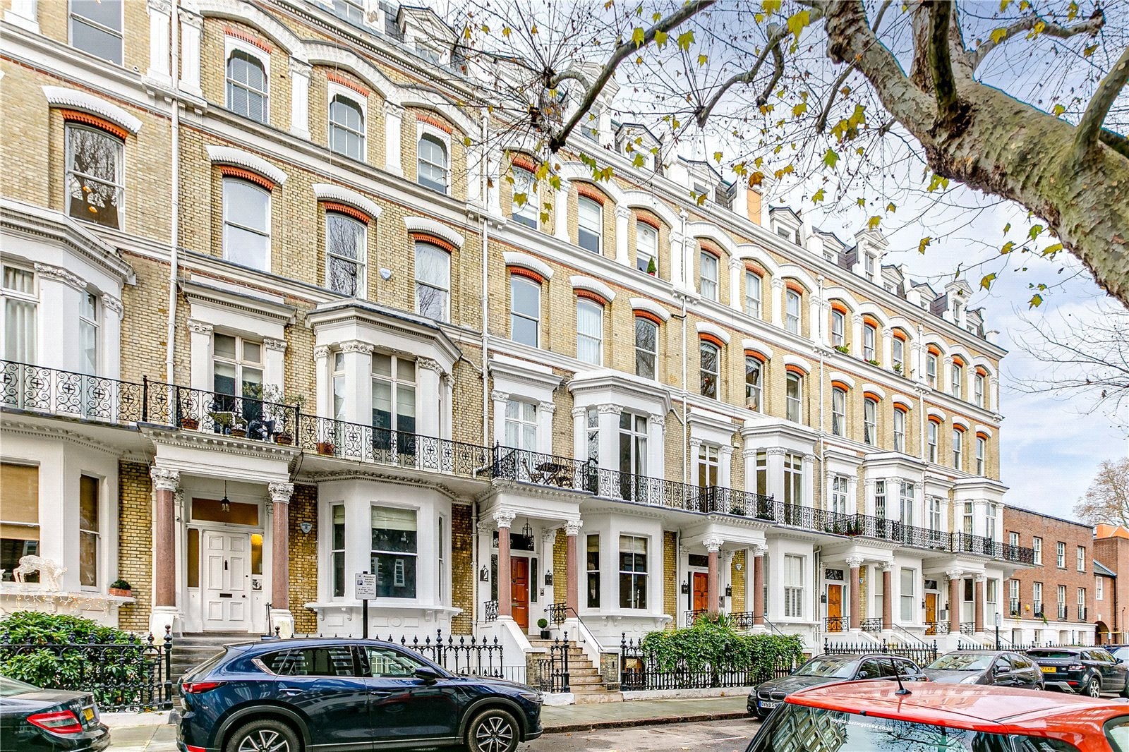 House Vicarage Gate in Greater London