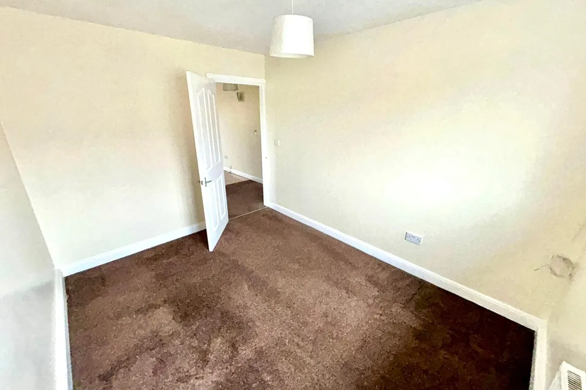 Flat Highgate Court in Barnsley