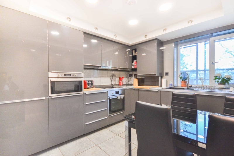 Flat Stockwell Road in Greater London