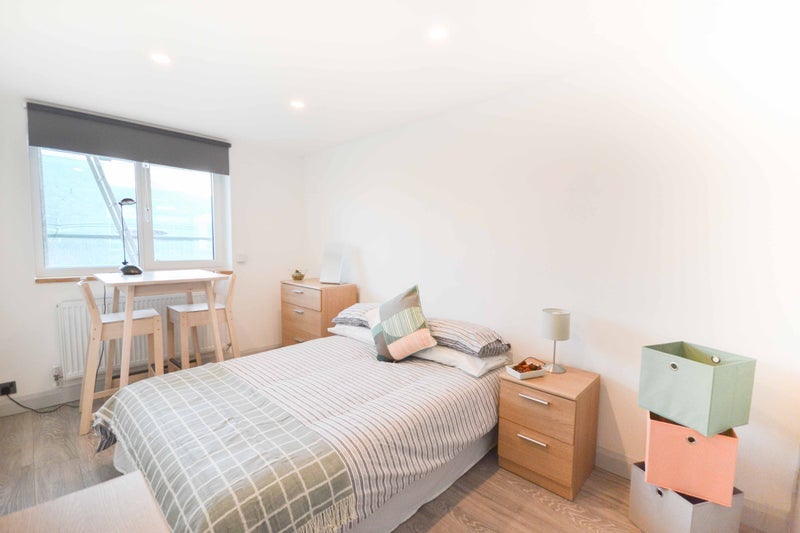 Flat Stockwell Road in Greater London