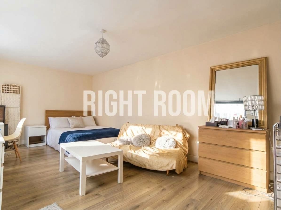 Room John Maurice Close in Greater London
