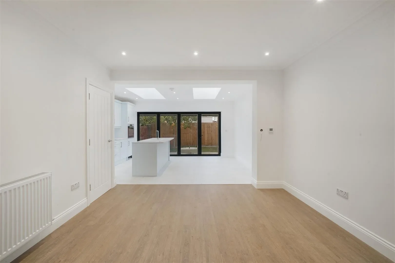 Flat West Court in Greater London