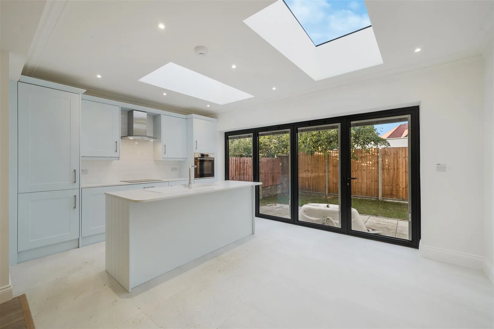 Flat West Court in Greater London