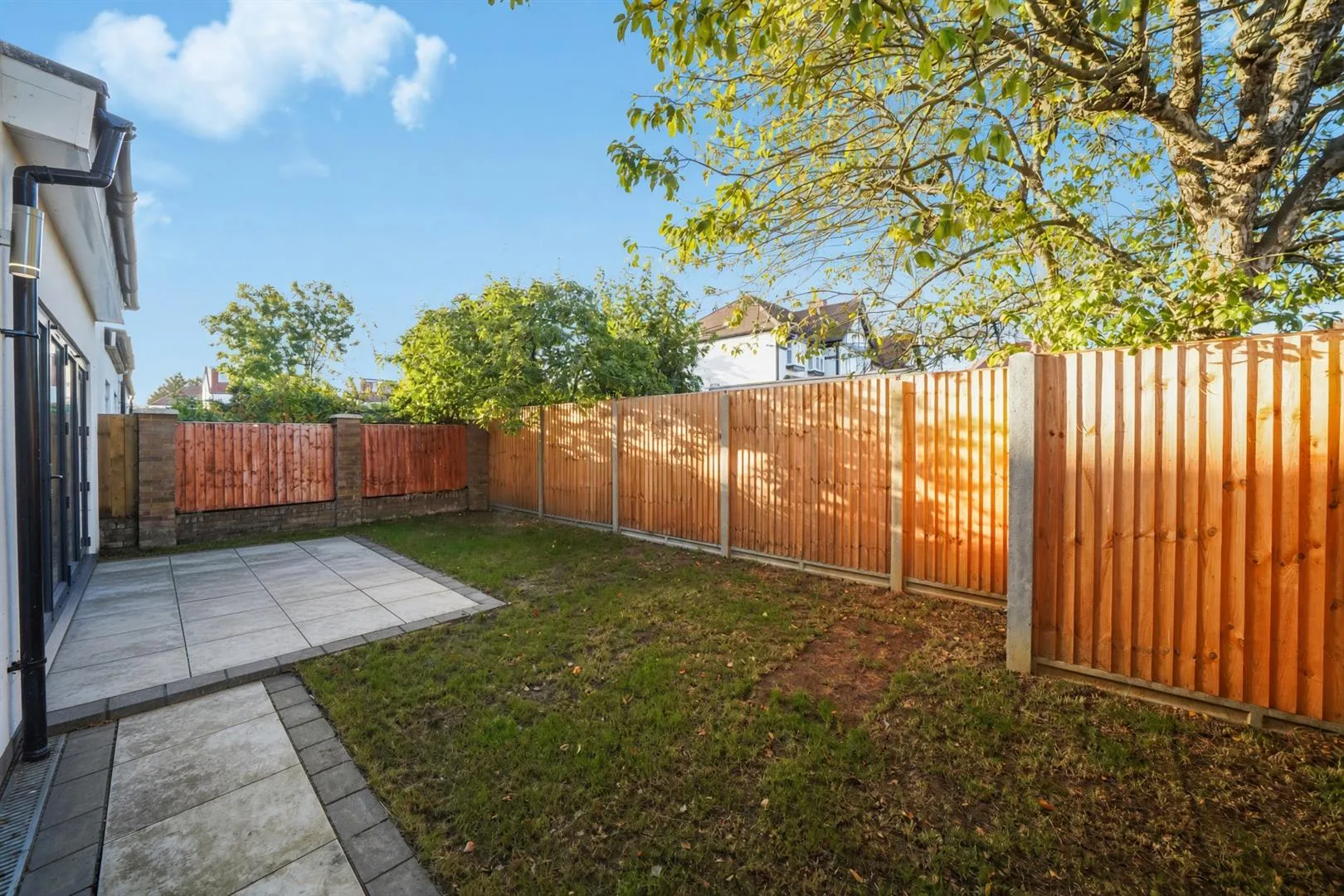 Flat West Court in Greater London