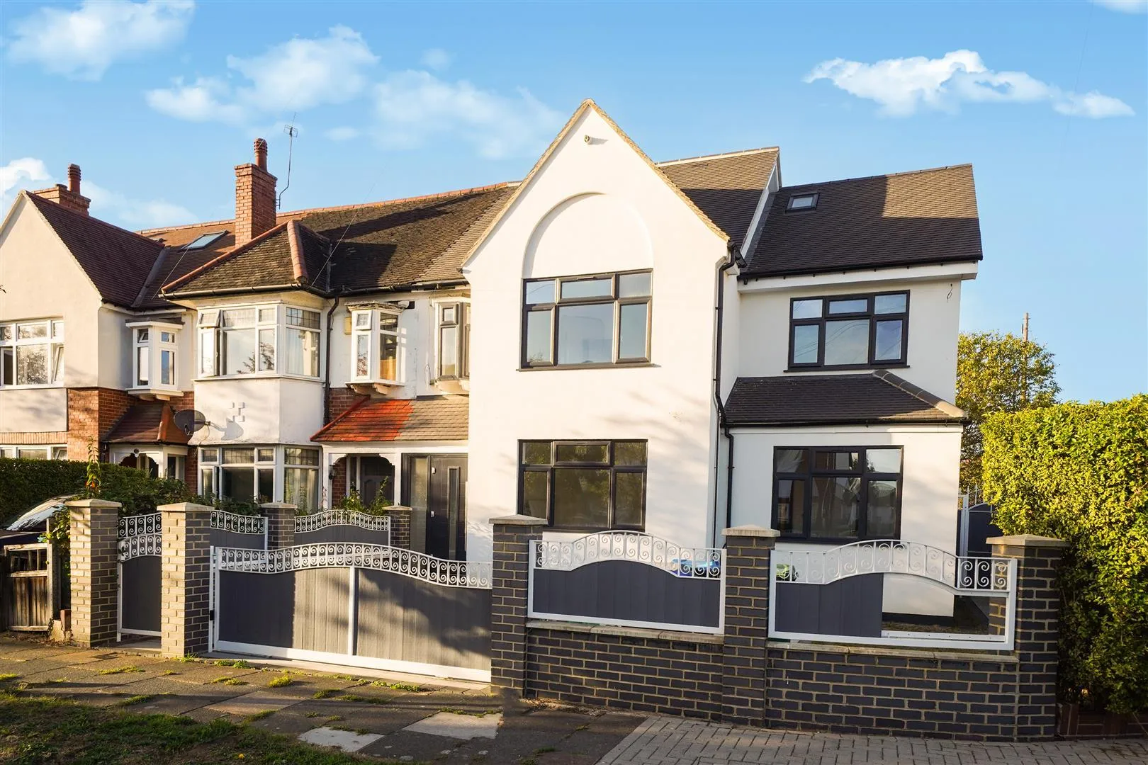 Flat West Court in Greater London