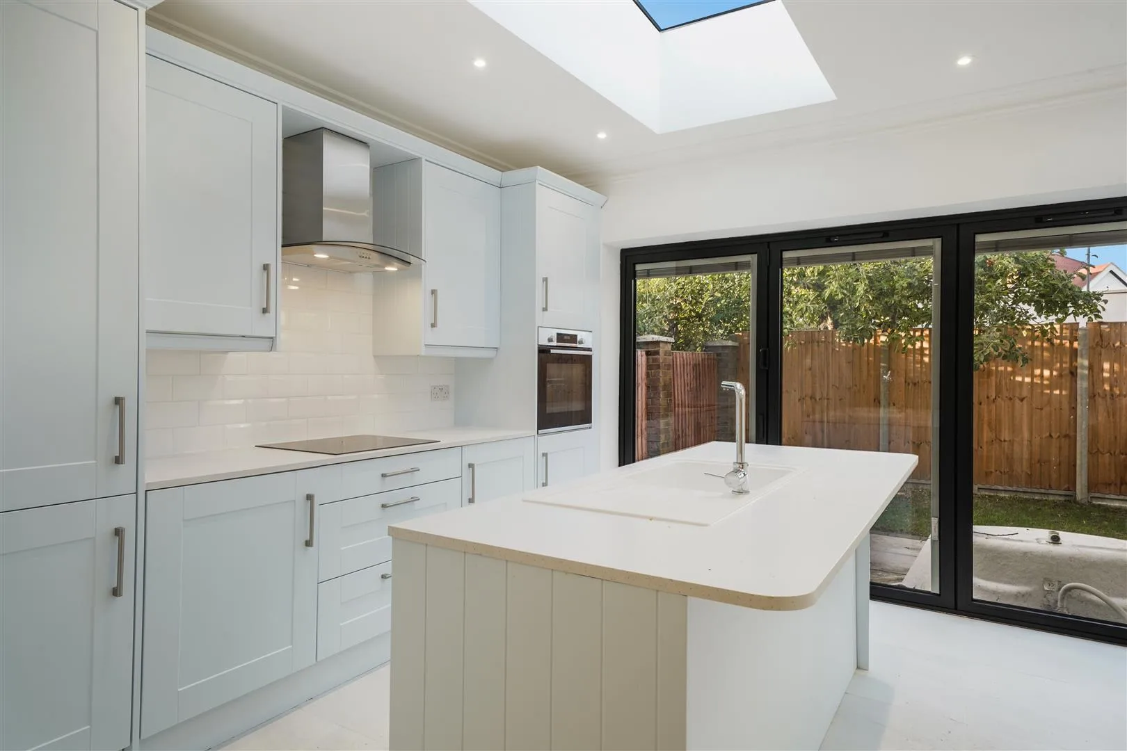 Flat West Court in Greater London