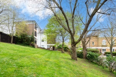 Flat St Joseph's Vale in London