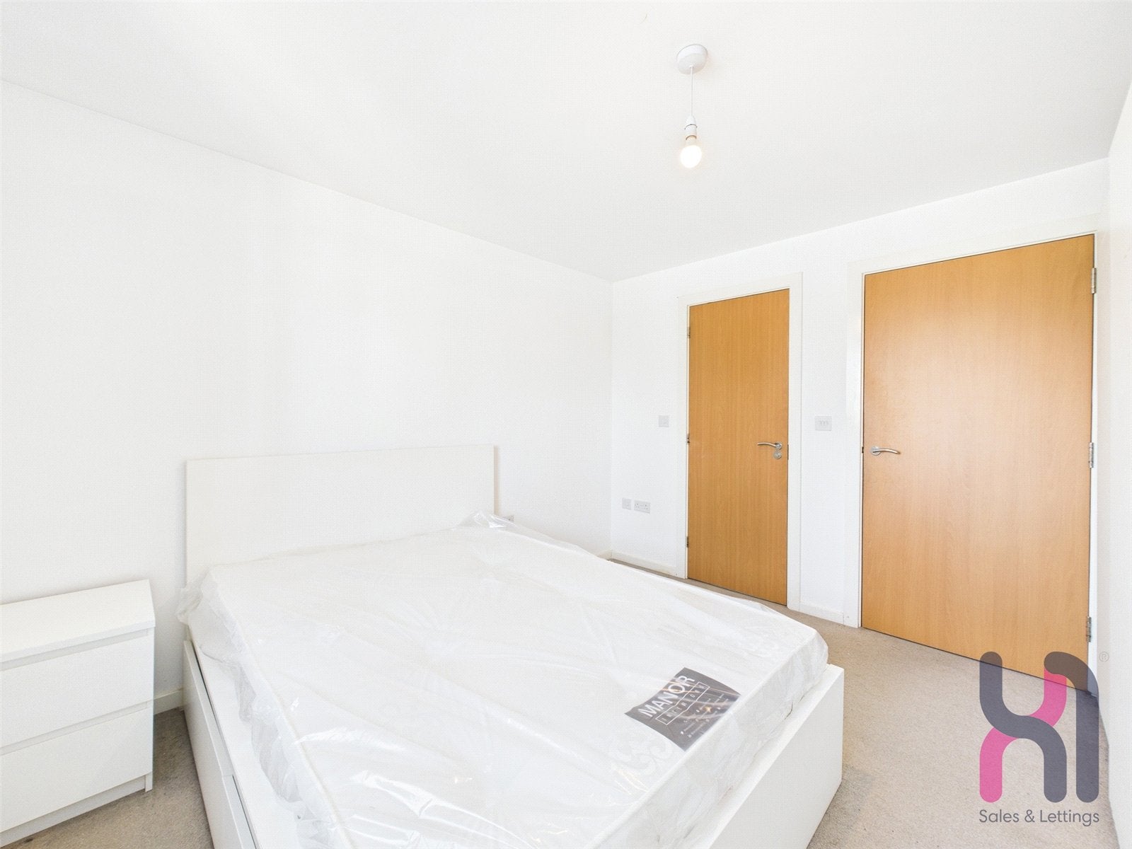 Flat Elmira Way in Salford