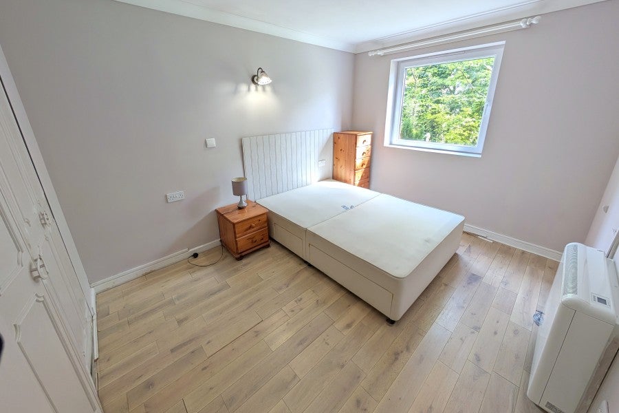 Flat Ashdown Close in Woking
