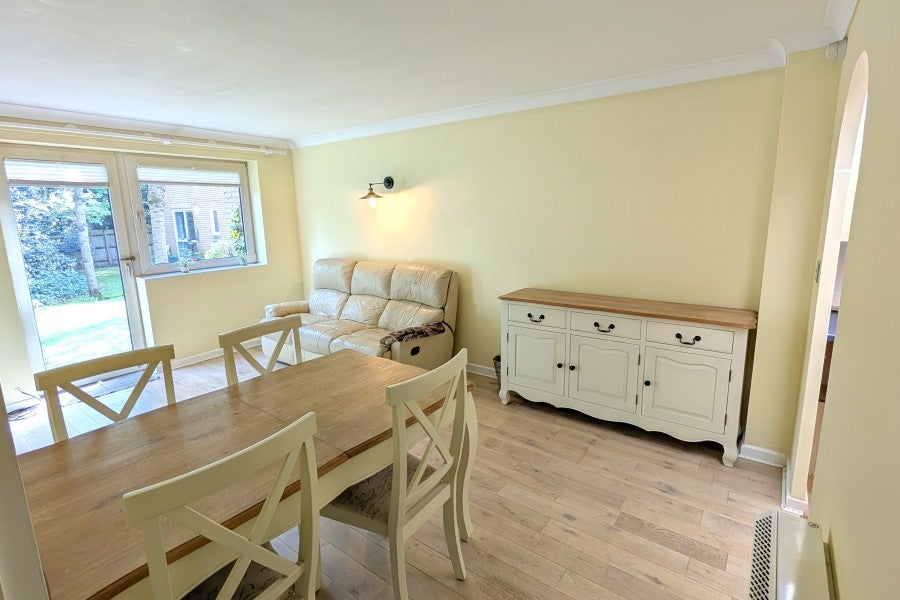 Flat Ashdown Close in Woking