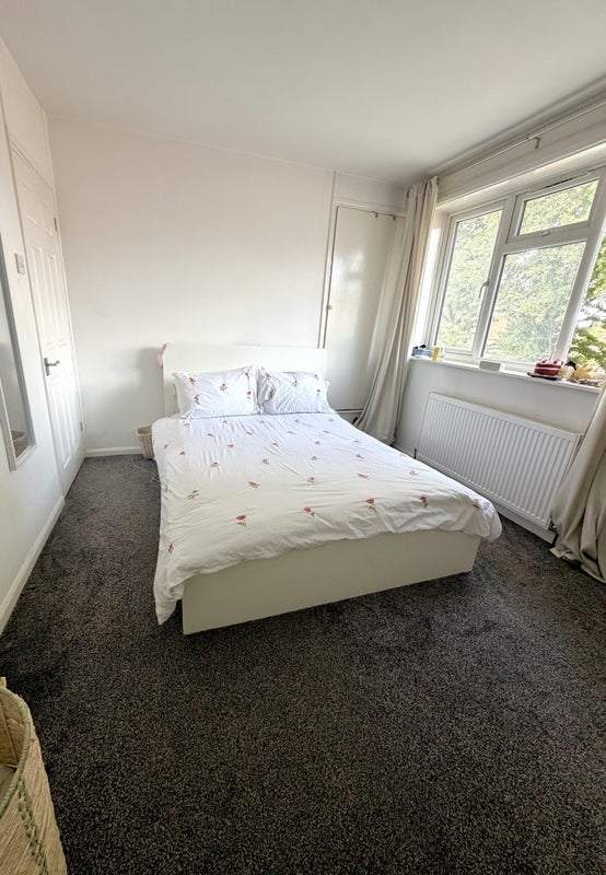 Room Charlesfield in Greater London