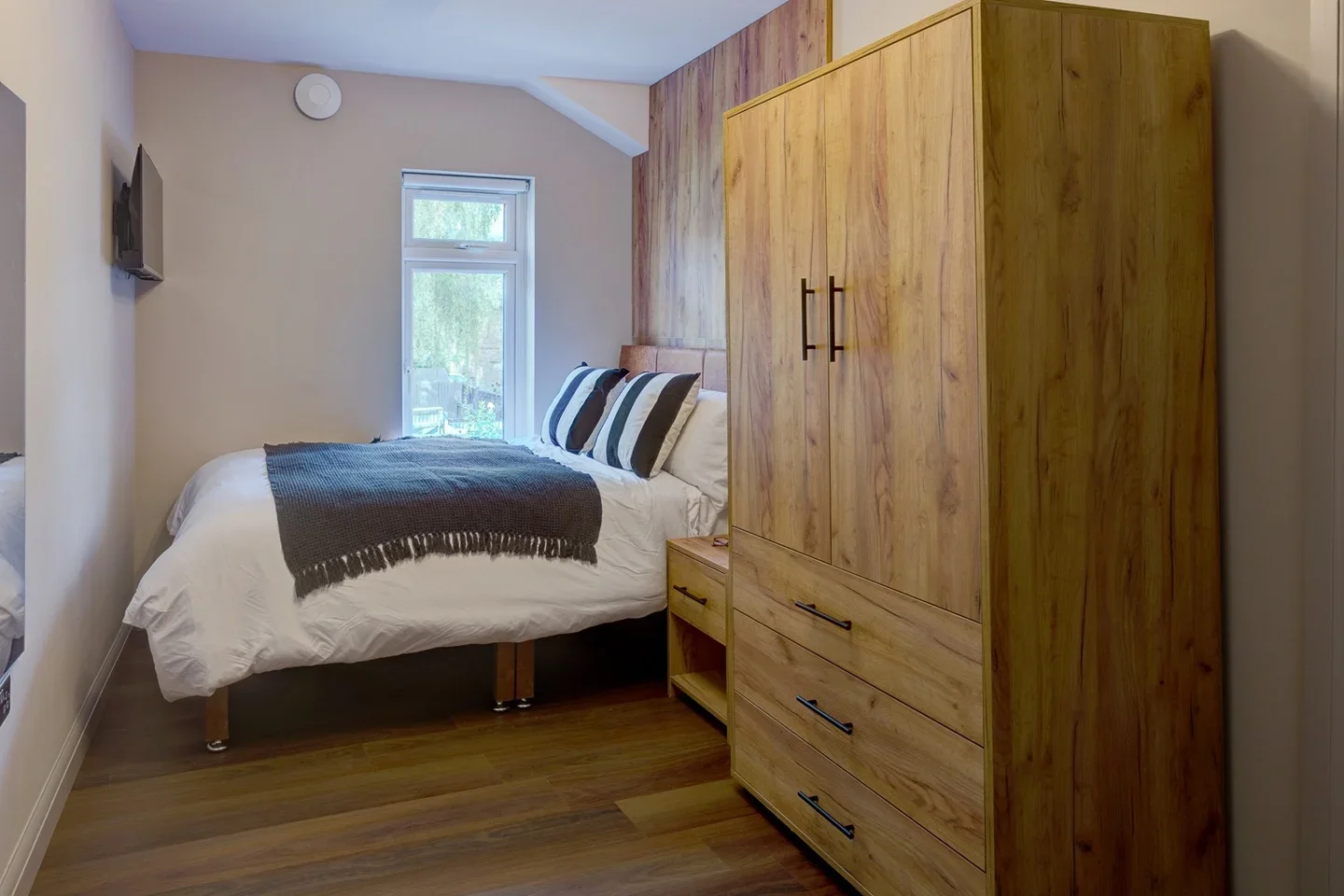 Room Clarence Avenue in Rochester