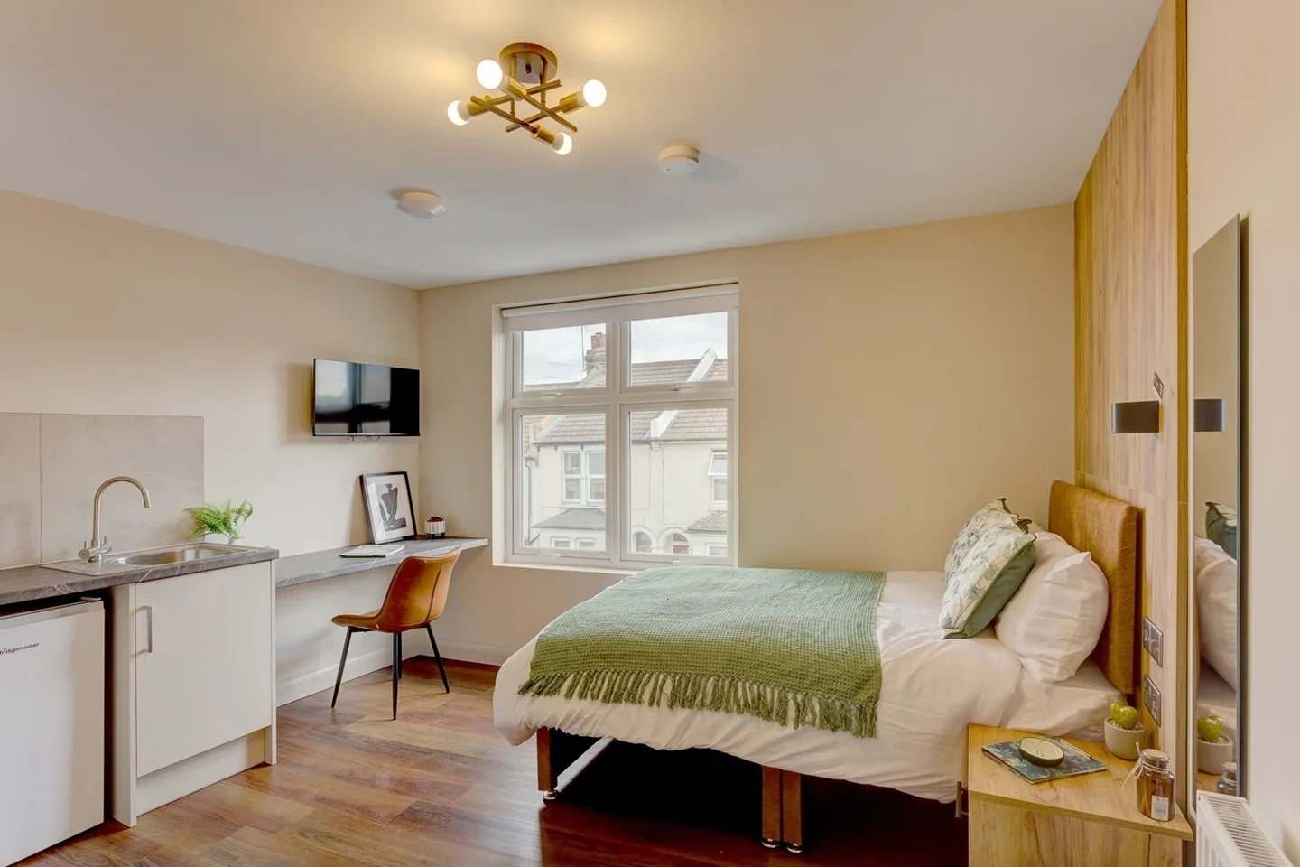 Room Clarence Avenue in Rochester