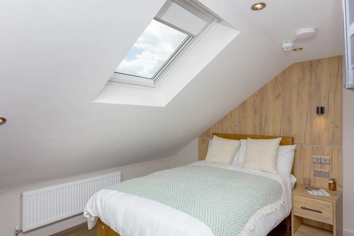 Room Clarence Avenue in Rochester