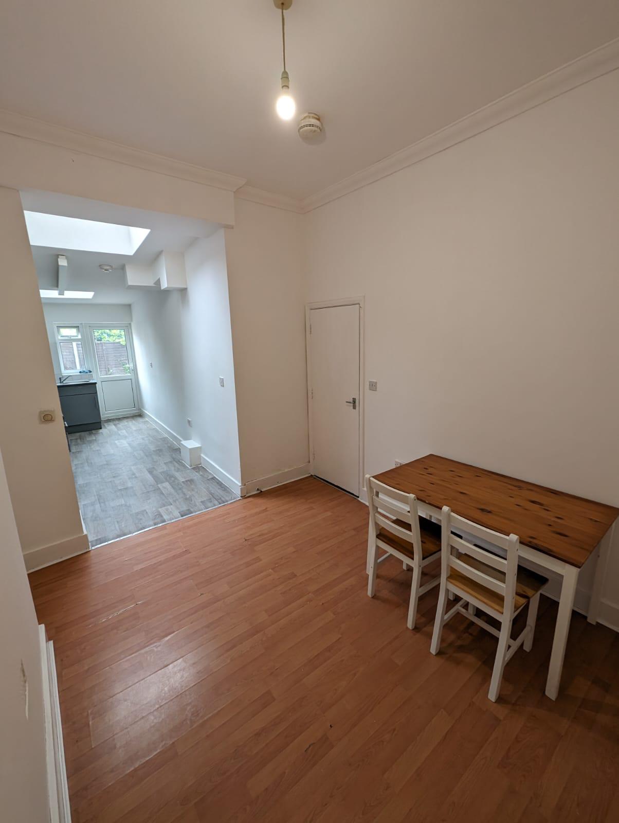 Flat Effingham Road in Greater London