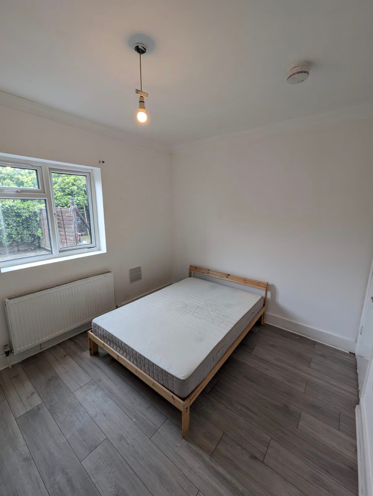 Flat Effingham Road in Greater London