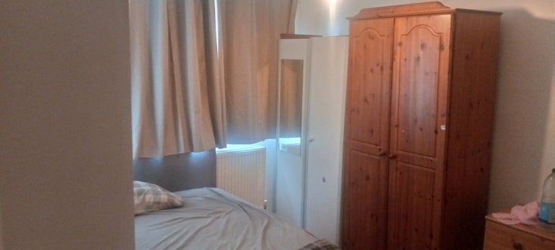 Room Breezehurst Drive in Crawley