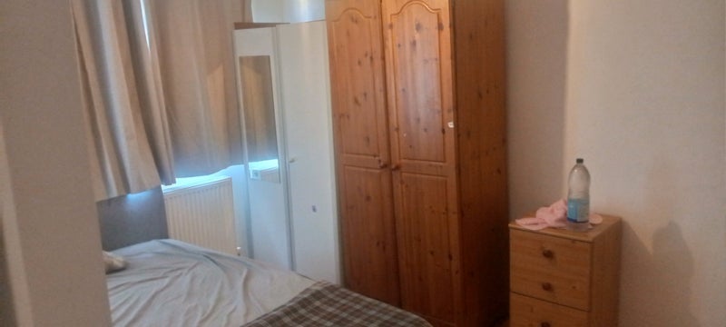 Room Breezehurst Drive in Crawley