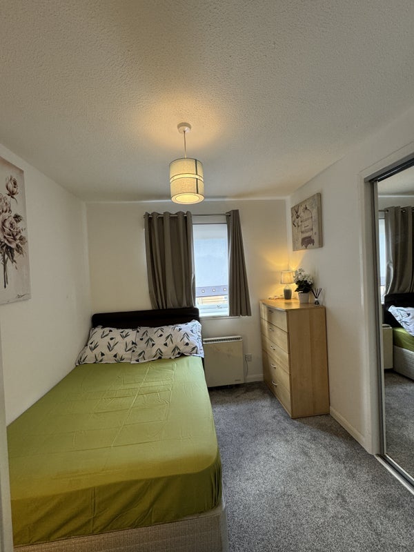 Room Glasgow Road in Clydebank
