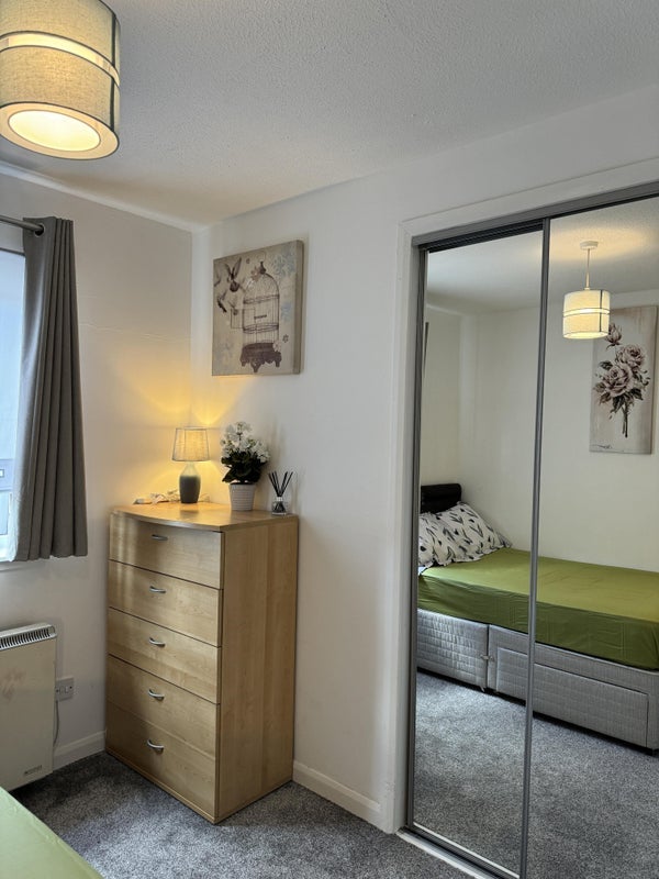 Room Glasgow Road in Clydebank