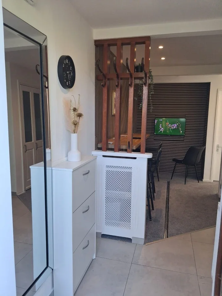 Room Orlando Gardens in Epsom and Ewell