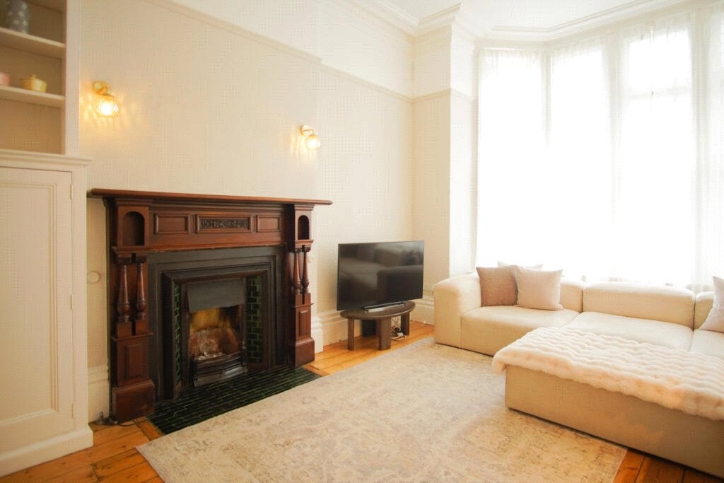 Flat Blenheim Road in Bristol