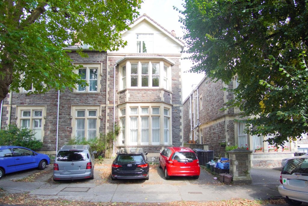 Flat Blenheim Road in Bristol