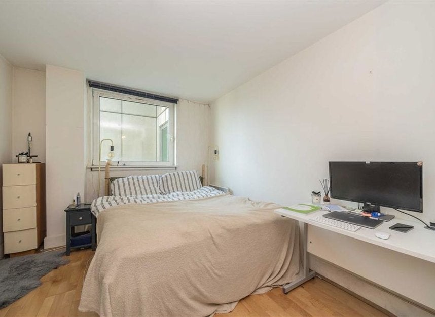 Flat Bridgefoot in Greater London