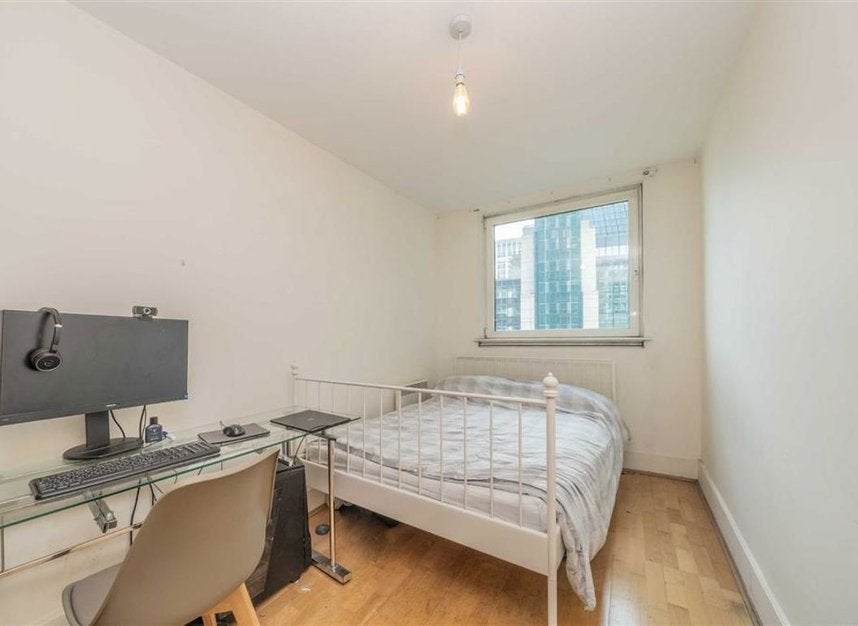 Flat Bridgefoot in Greater London
