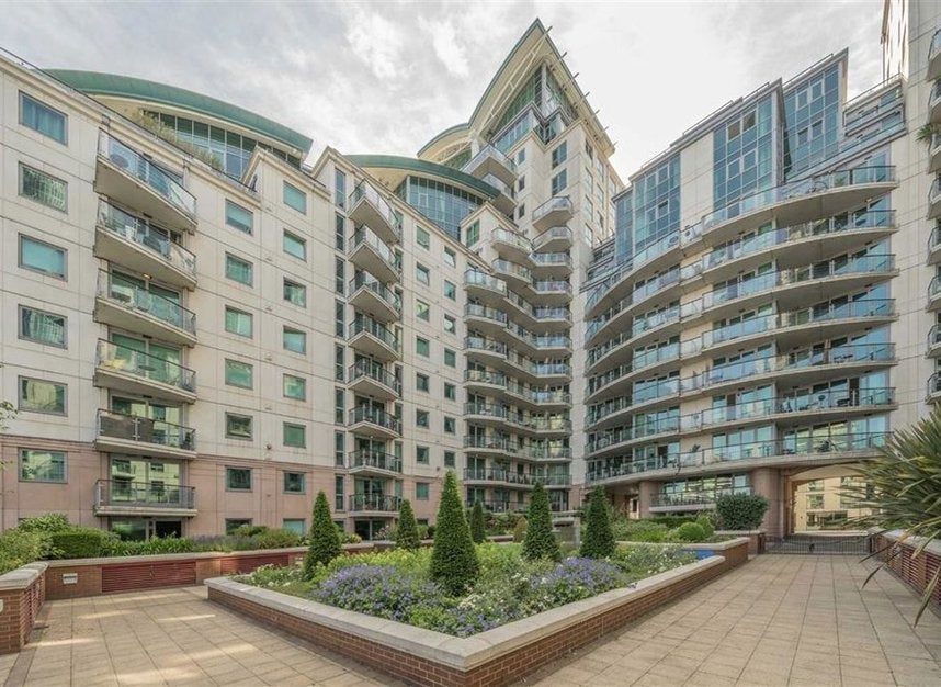 Flat Bridgefoot in Greater London
