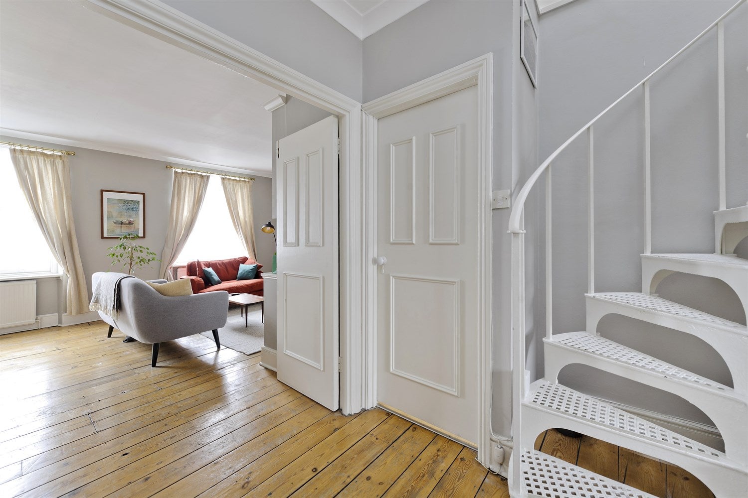 Flat Arundel Gardens in Greater London