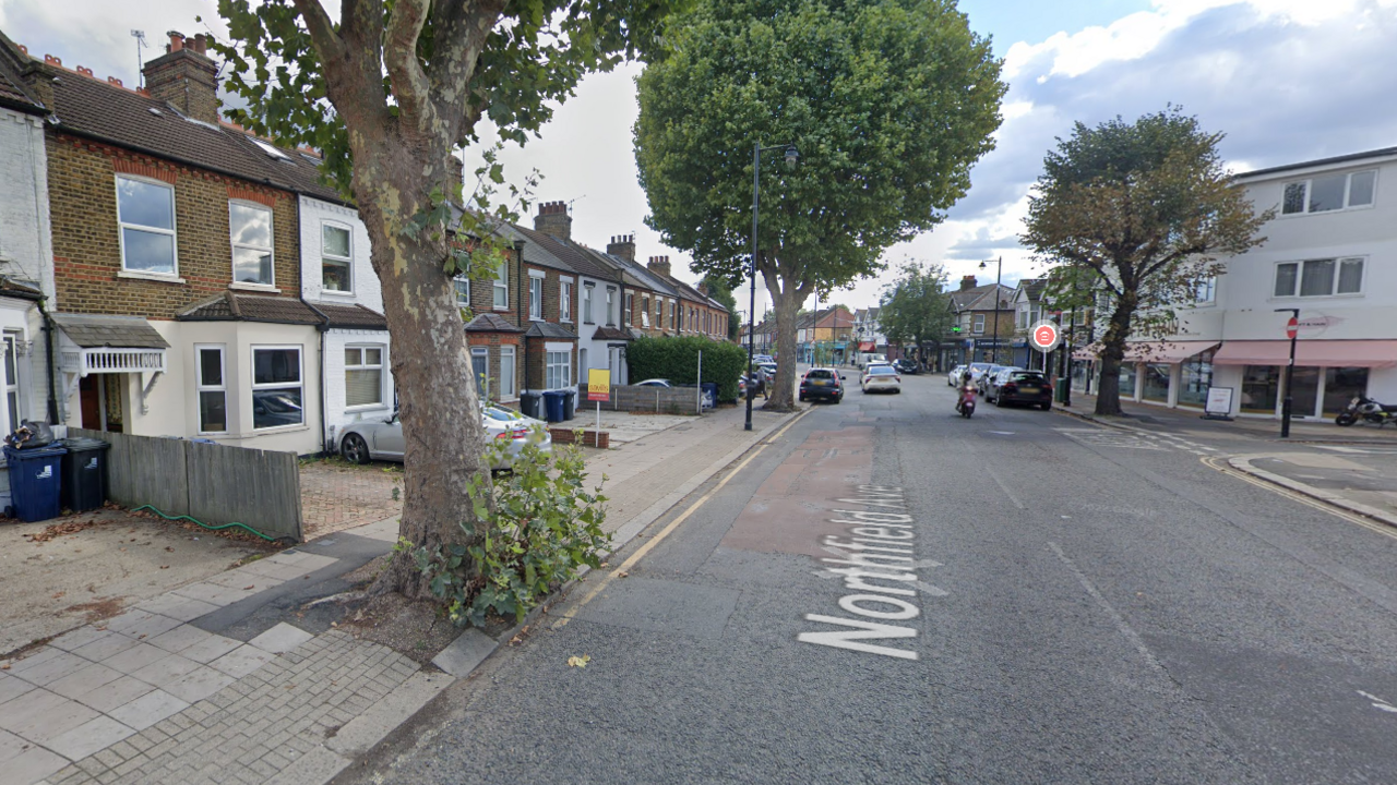 Flat Northfield Avenue in Greater London