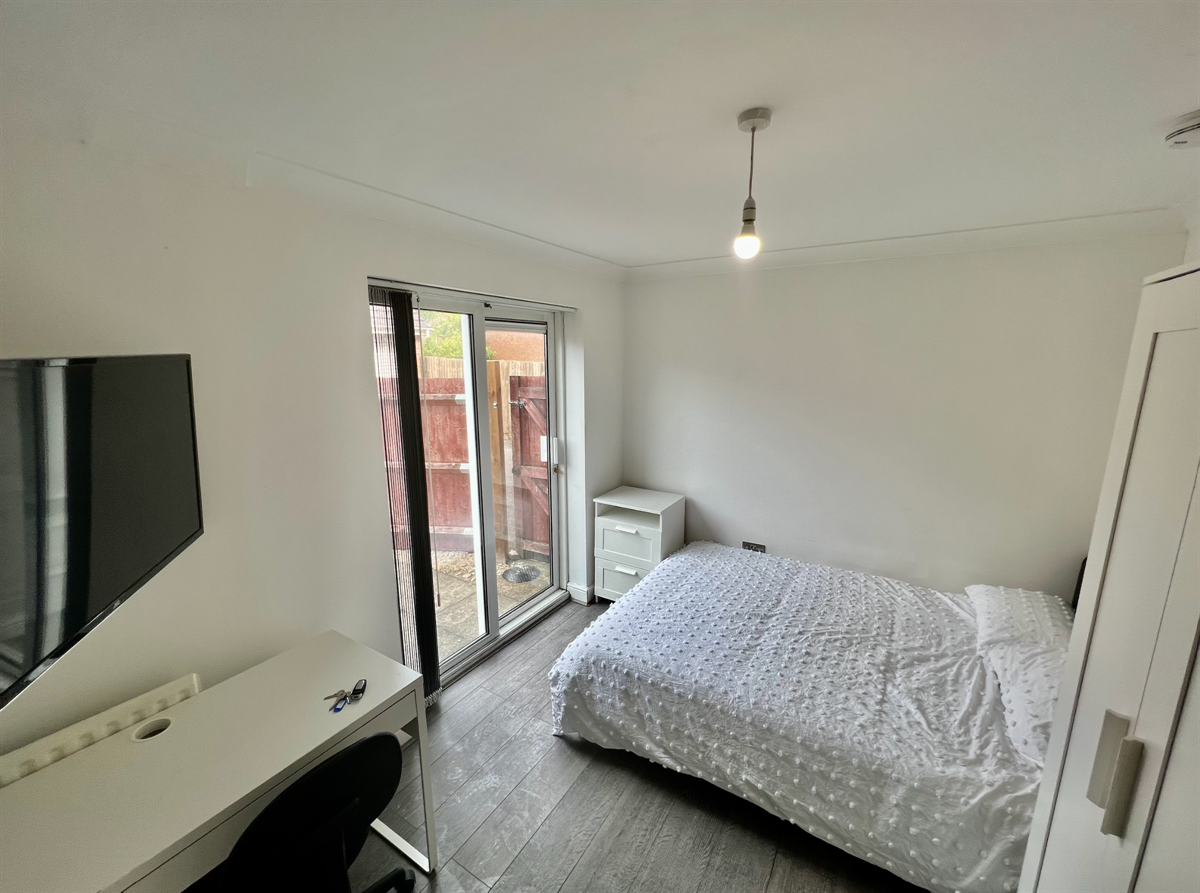 Room Miller Road in Bedford