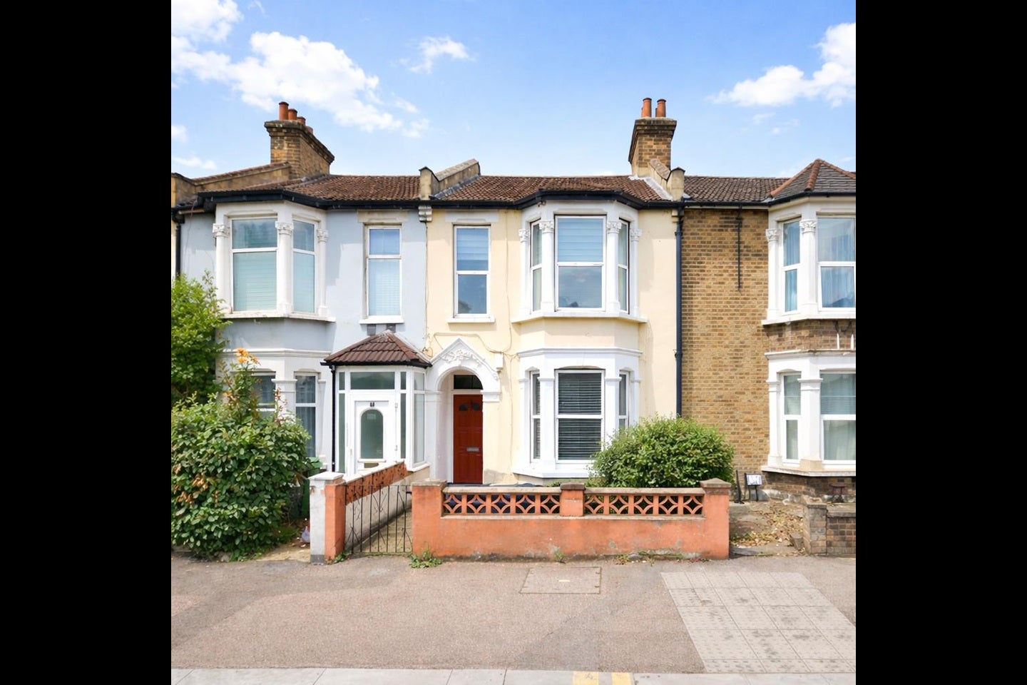Flat Ruckholt Road in Greater London
