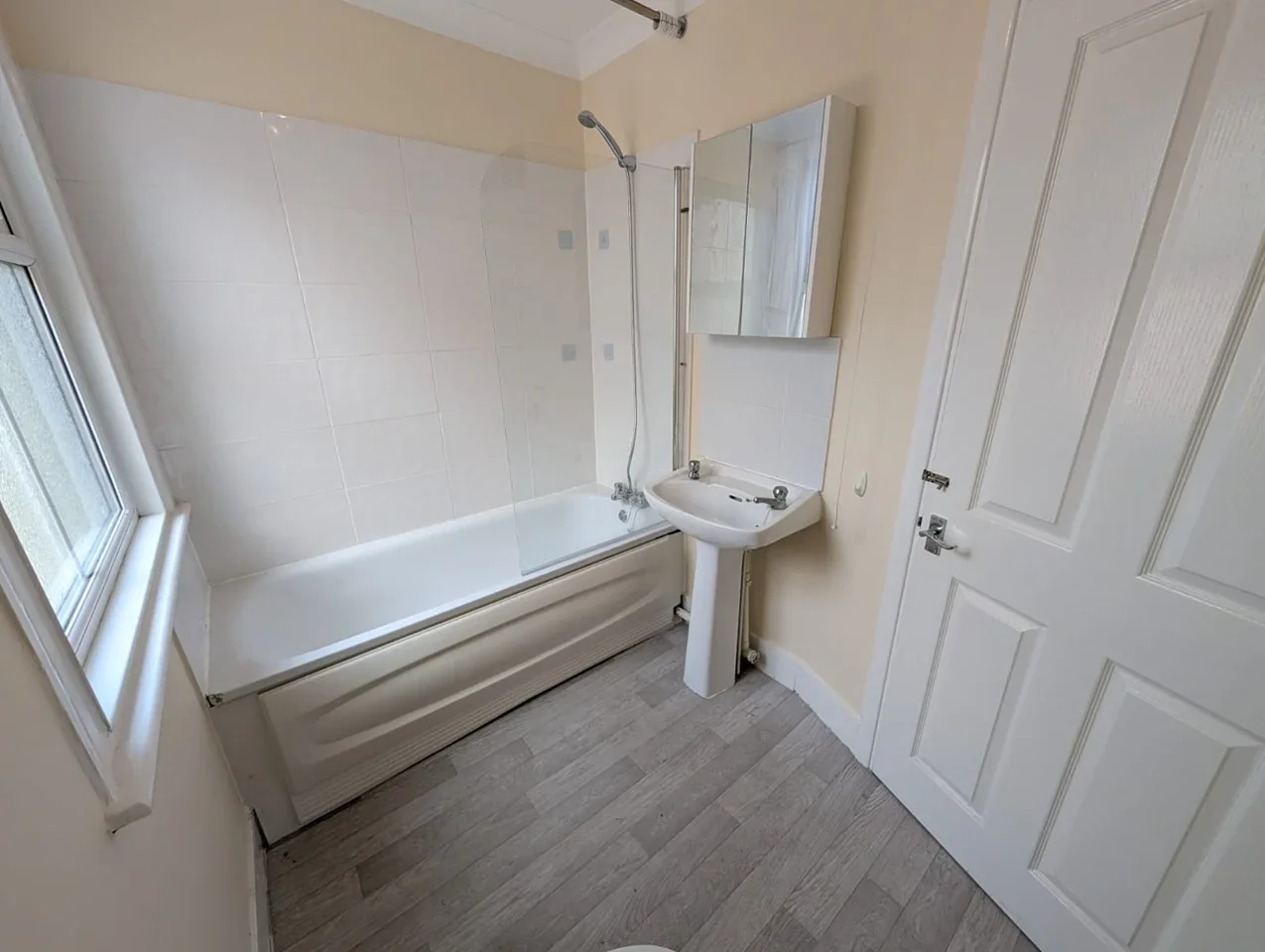 Flat Fernham Road in Greater London