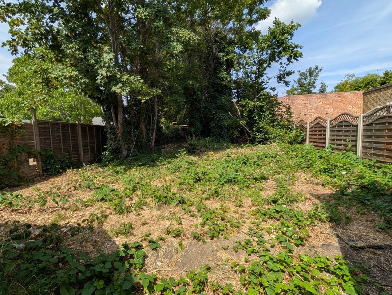 Flat Fernham Road in Greater London