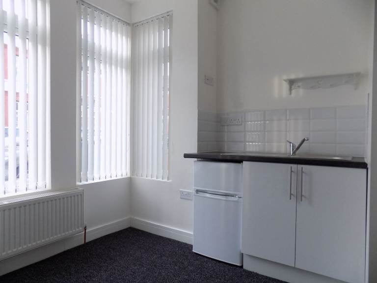 Flat Chatsworth Road in Luton