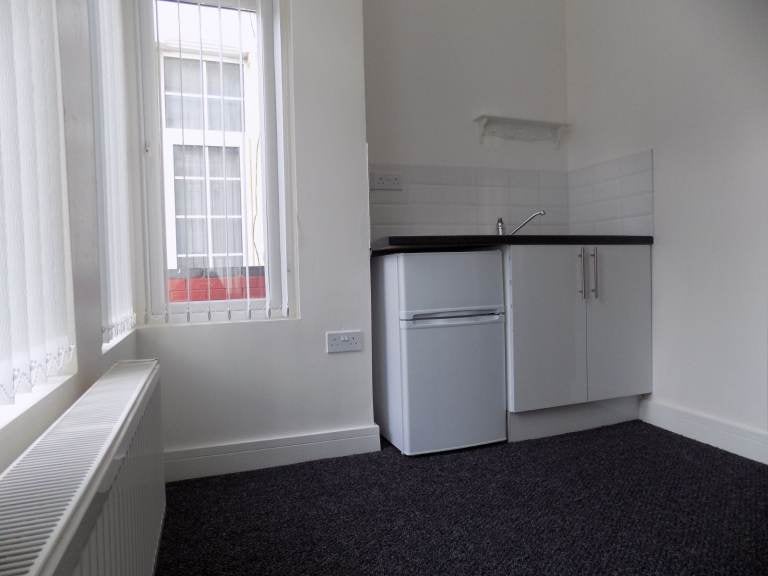Flat Chatsworth Road in Luton