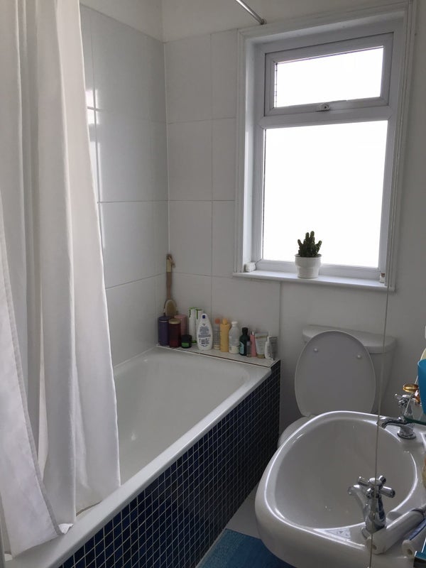 Room Falmer Road in Greater London