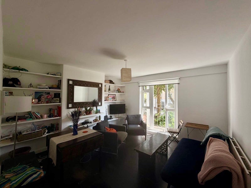 Room Clinger Court in Greater London