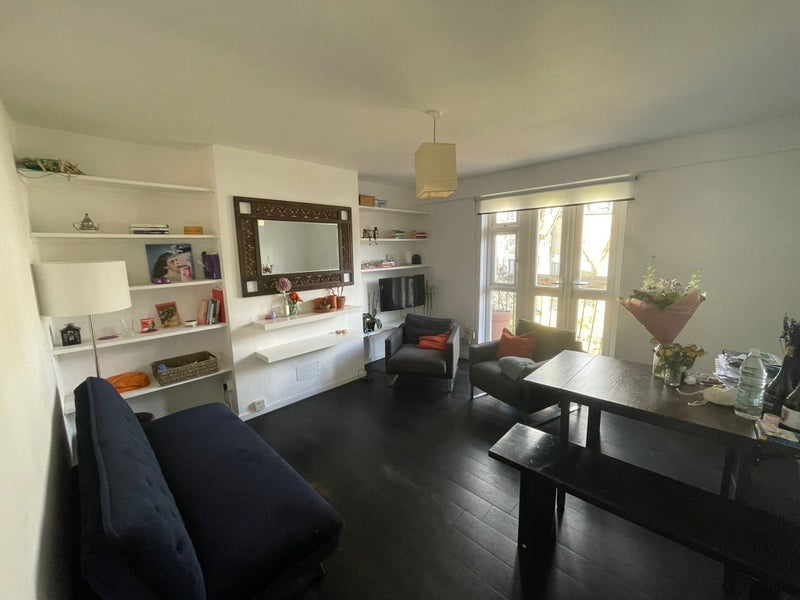 Room Clinger Court in Greater London
