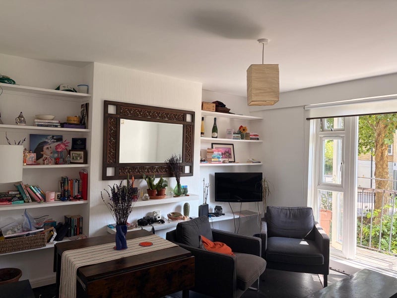 Room Clinger Court in Greater London