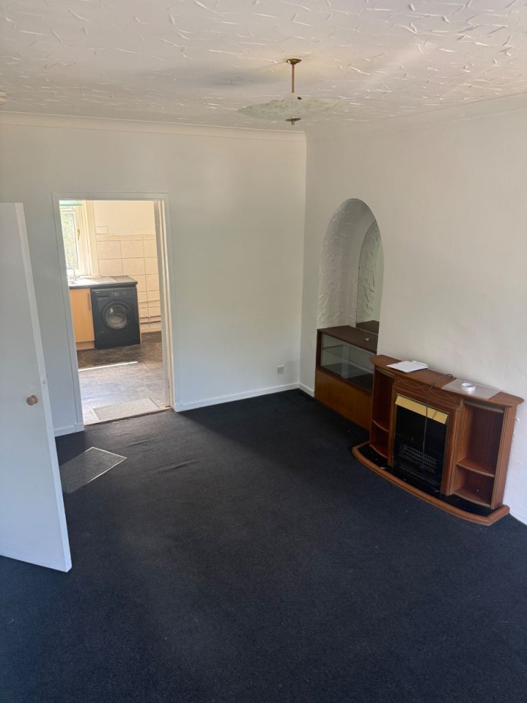 Flat Hillhouse Road in Blantyre